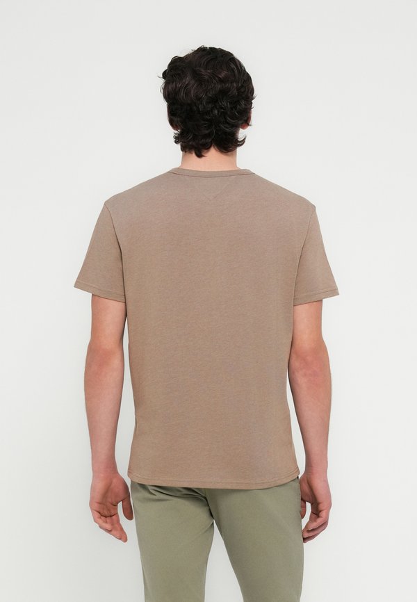 Tommy Jeans TJM REG BADGE TEE EXT