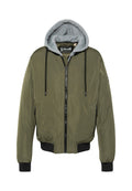 Olivgrüne Bomberjacke mit grauem Kapuzenfutter, gerippten Bündchen und Saum, Vorderreißverschluss und zwei Seitentaschen.