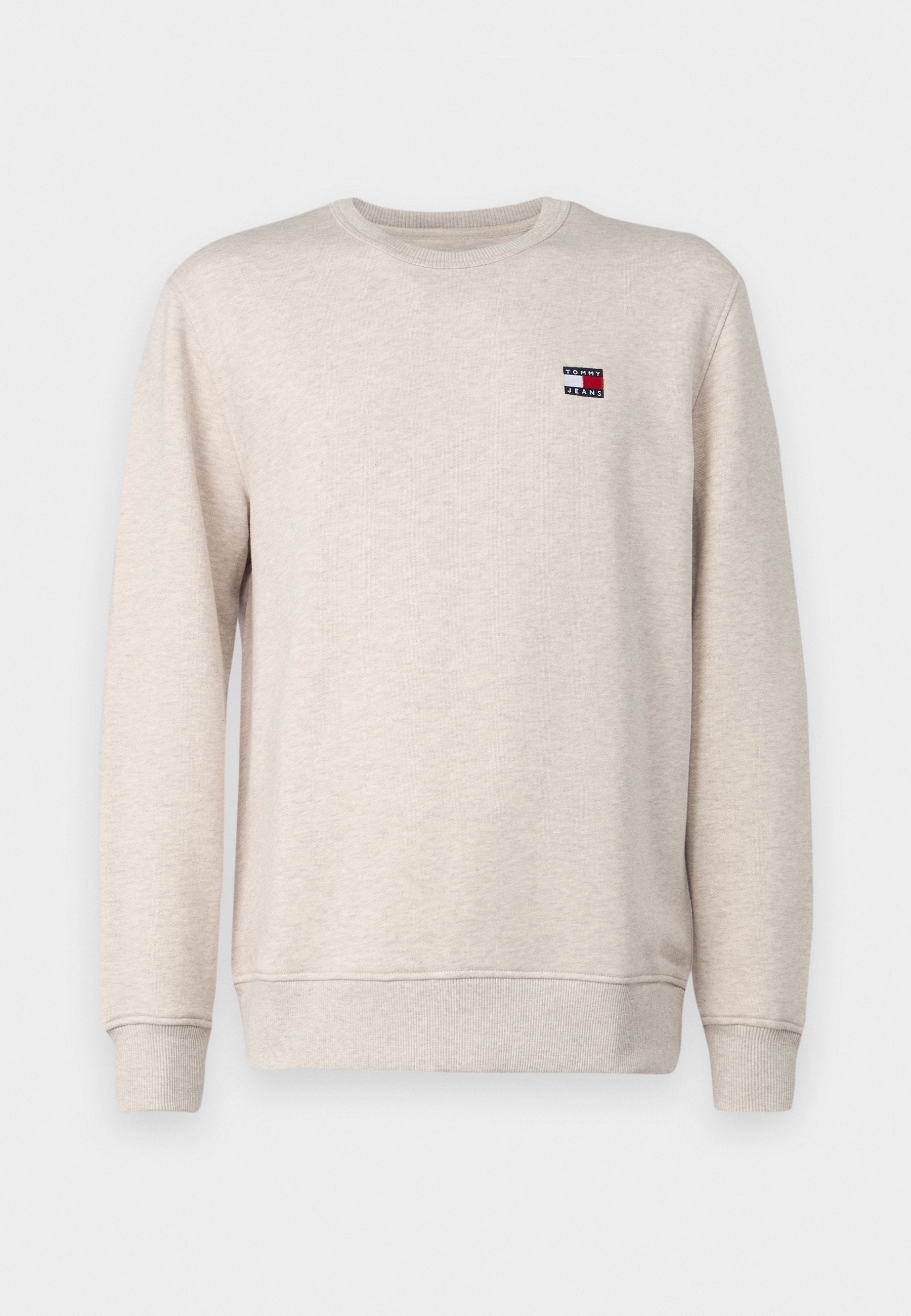 Hellbeige Sweatshirt aus Baumwolle, mit Rundhalsausschnitt, gerippten Manschetten und einem kleinen Logo-Patch auf der Brust mit roten und blauen Elementen.