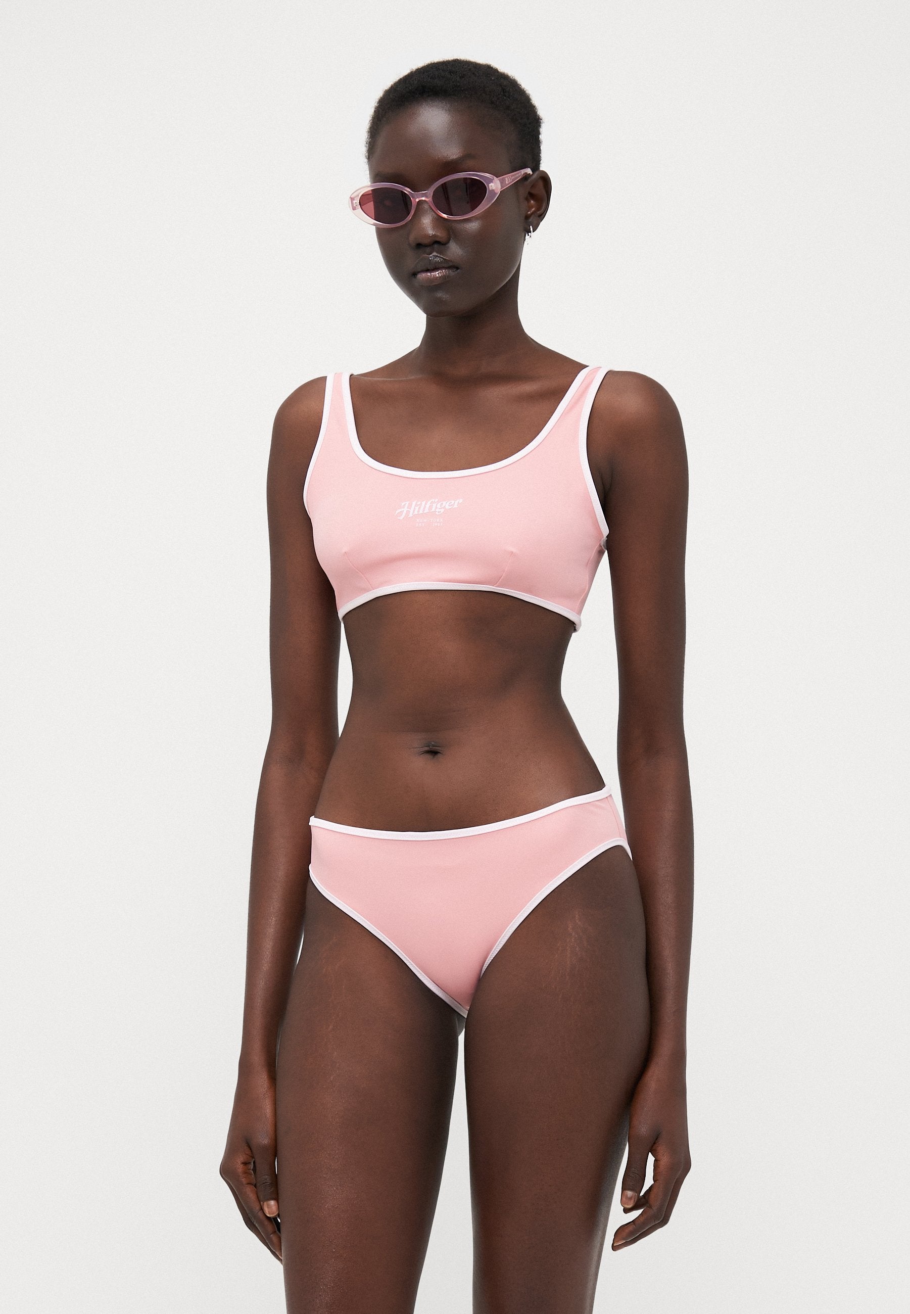 ESSENTIALS BRALETTE LOGO Media 2