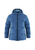 Blaue gepolsterte Winterjacke mit Kapuze, schwarzem Frontreißverschluss und Seitentaschen, entworfen zum Schutz vor Kälte.