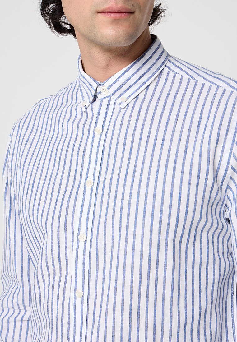 REGULAR FIT Media 3