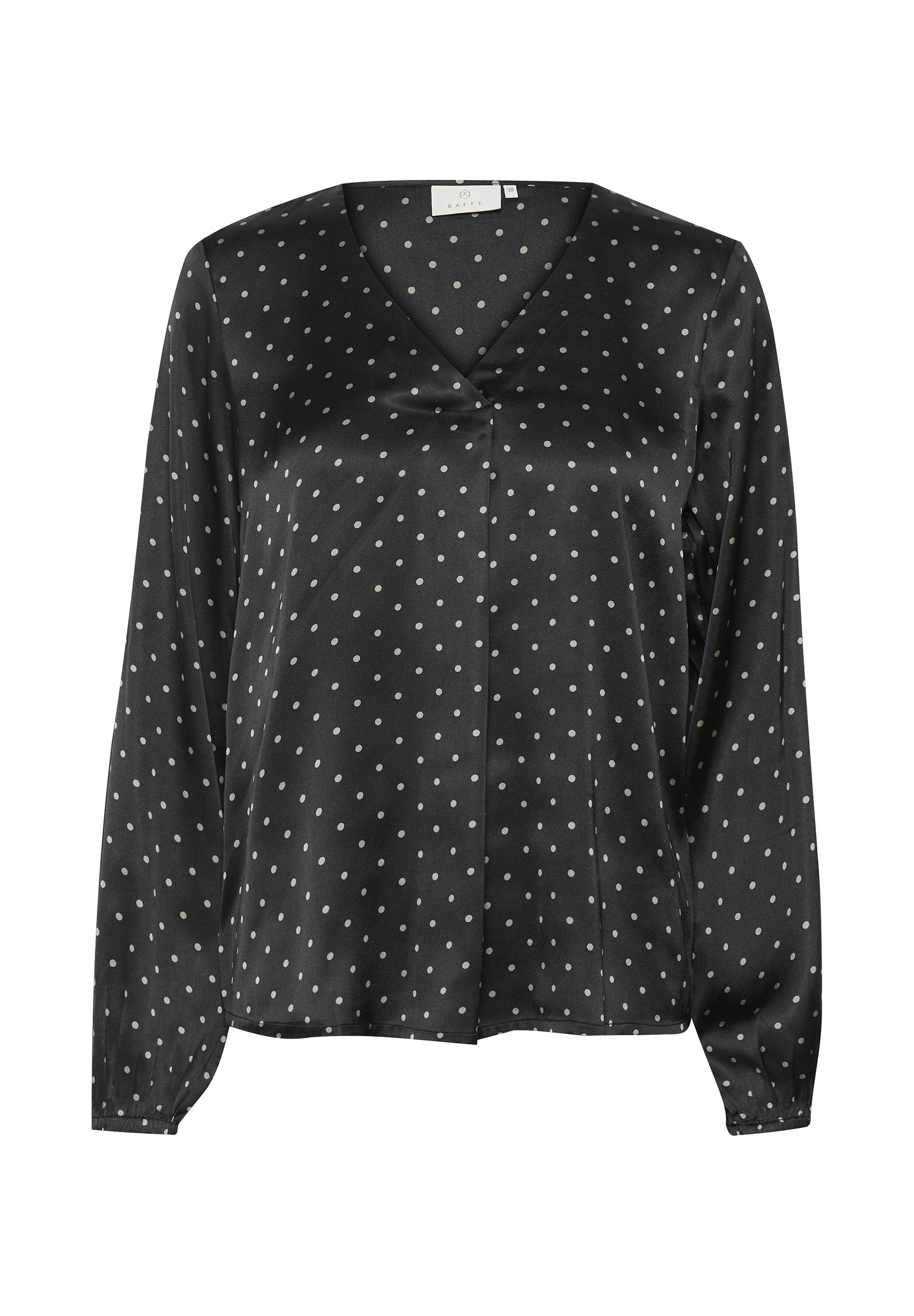 Schwarze Satinbluse mit V-Ausschnitt und langen Ärmeln. Verfügt über weiße Polka-Dots, einen subtilen Glanz und eine lockere Passform.