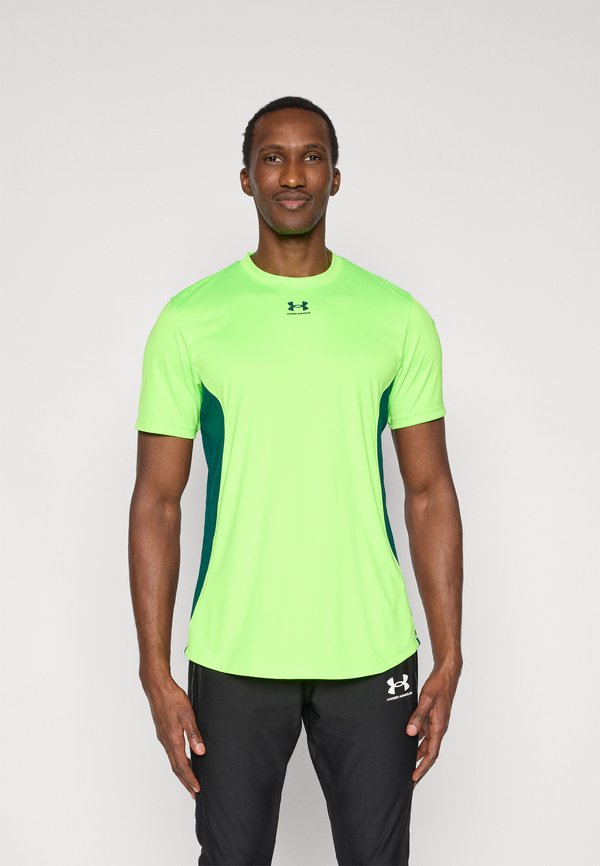 Under Armour CHALLENGER PRO SHORT SLEEVE - Print T-shirt - hyper green/arden green
