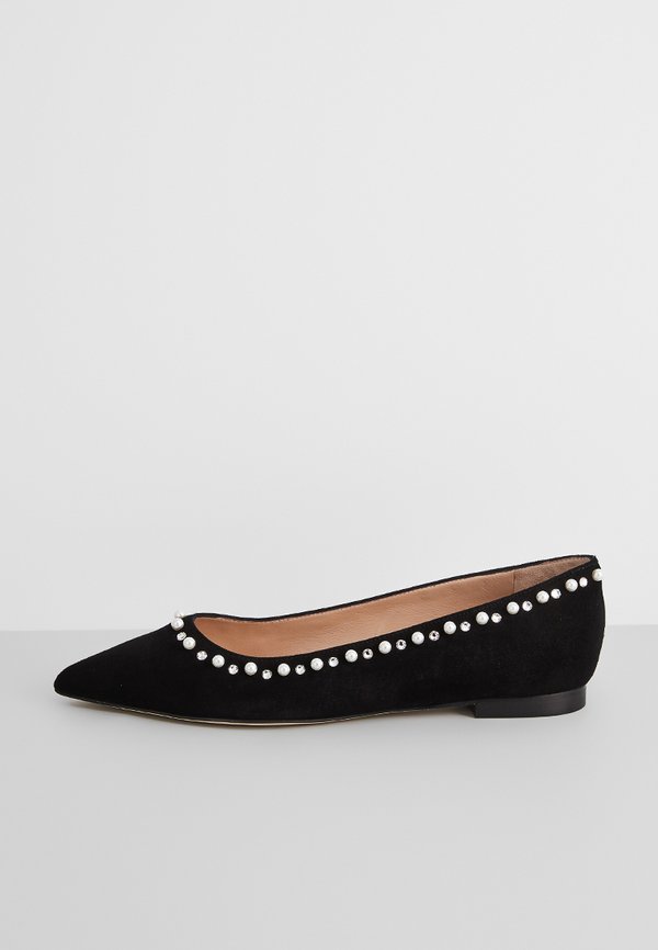 Stuart Weitzman STUART
