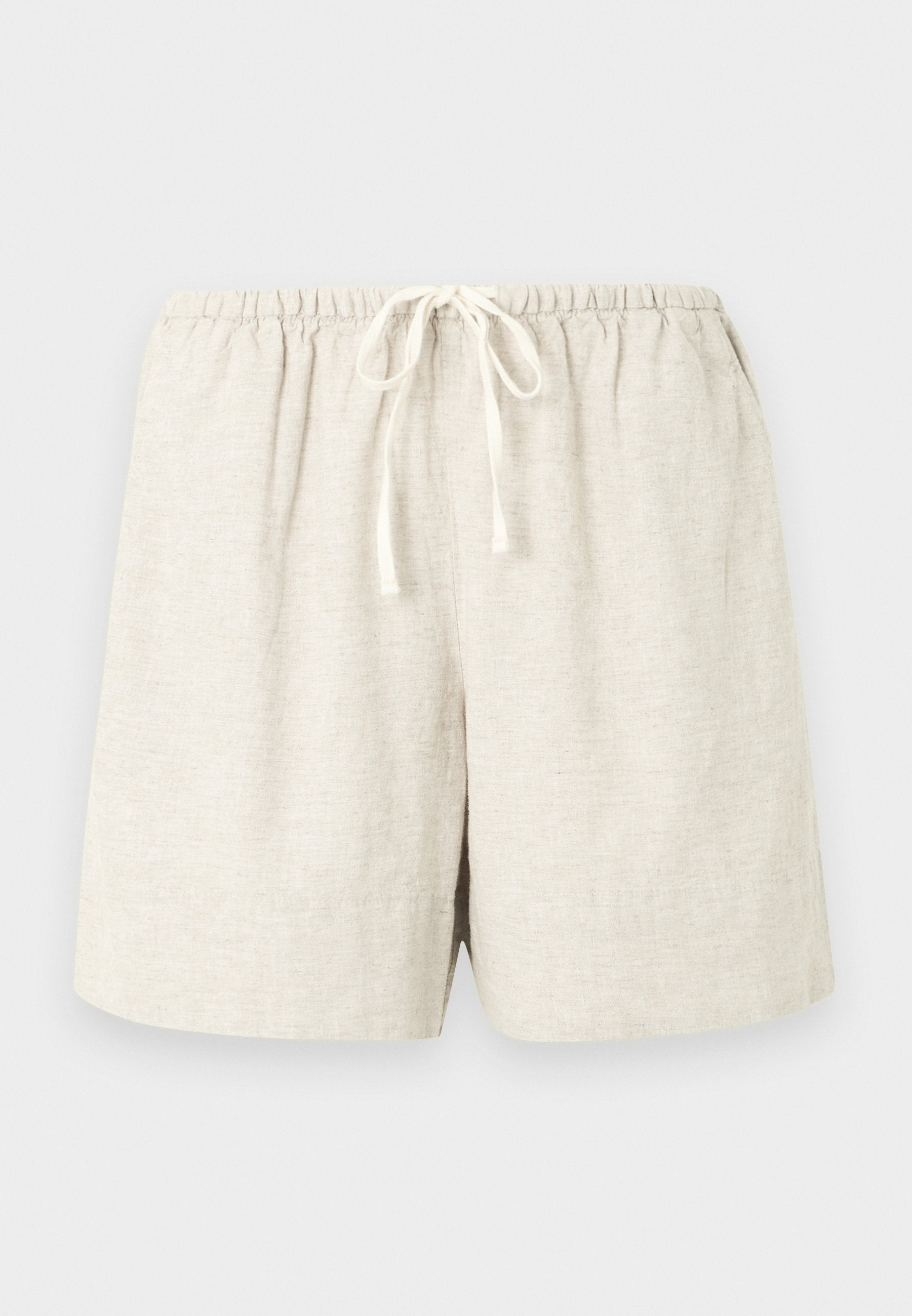 Beige Leinen-Shorts mit elastischem Bund und weißer Zugkordel, lässig und leicht.