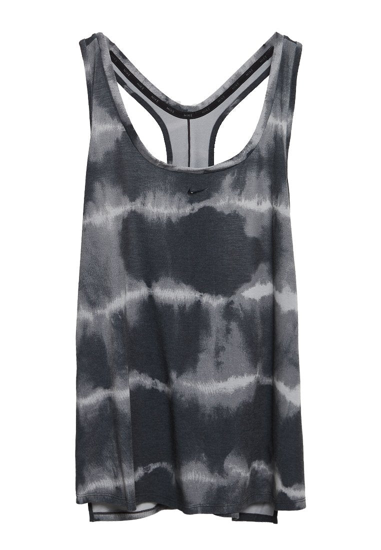 Graues Tie-Dye-Top mit rundem Ausschnitt, Racerback-Design und kleinem schwarzem Logo auf der Vorderseite. Hergestellt aus weichem, leichtem Stoff.
