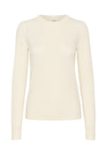 Cremfarbener, gerippter Pullover mit langen Ärmeln und rundem Halsausschnitt. Der Stoff hat ein strukturiertes Muster, und die Passform ist schmal mit enganliegenden Ärmeln.