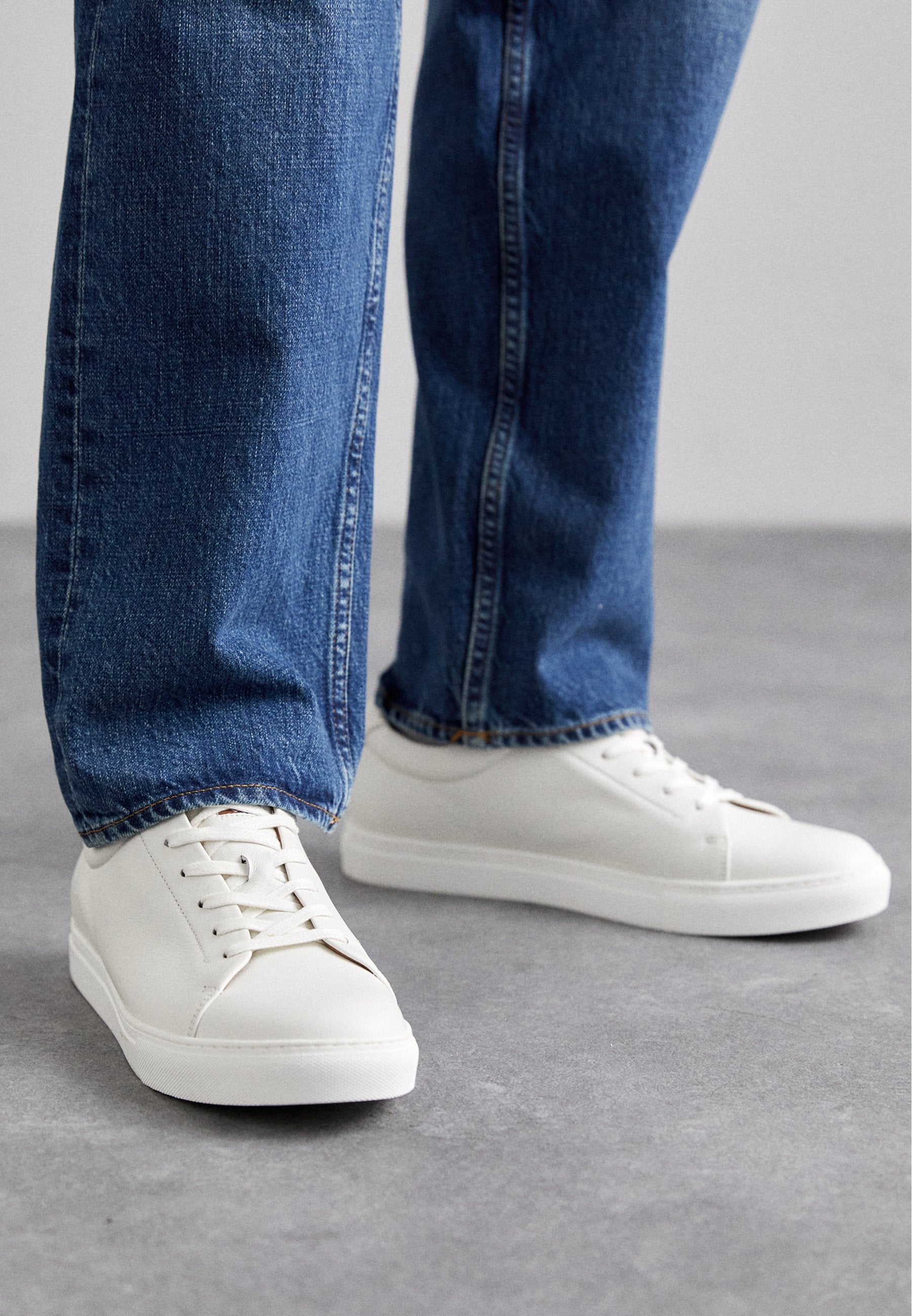R. M. WILLIAMS SURRY UNISEX