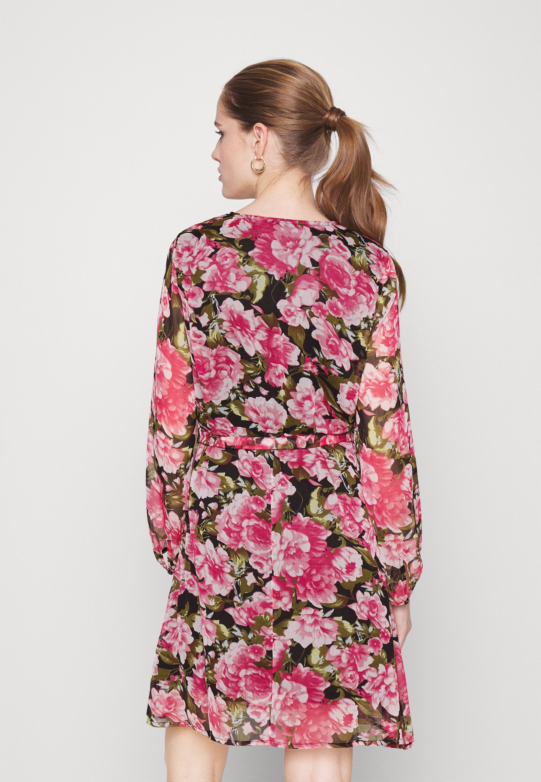 ONLSAGA V NECK BUTTON DRESS Media 4