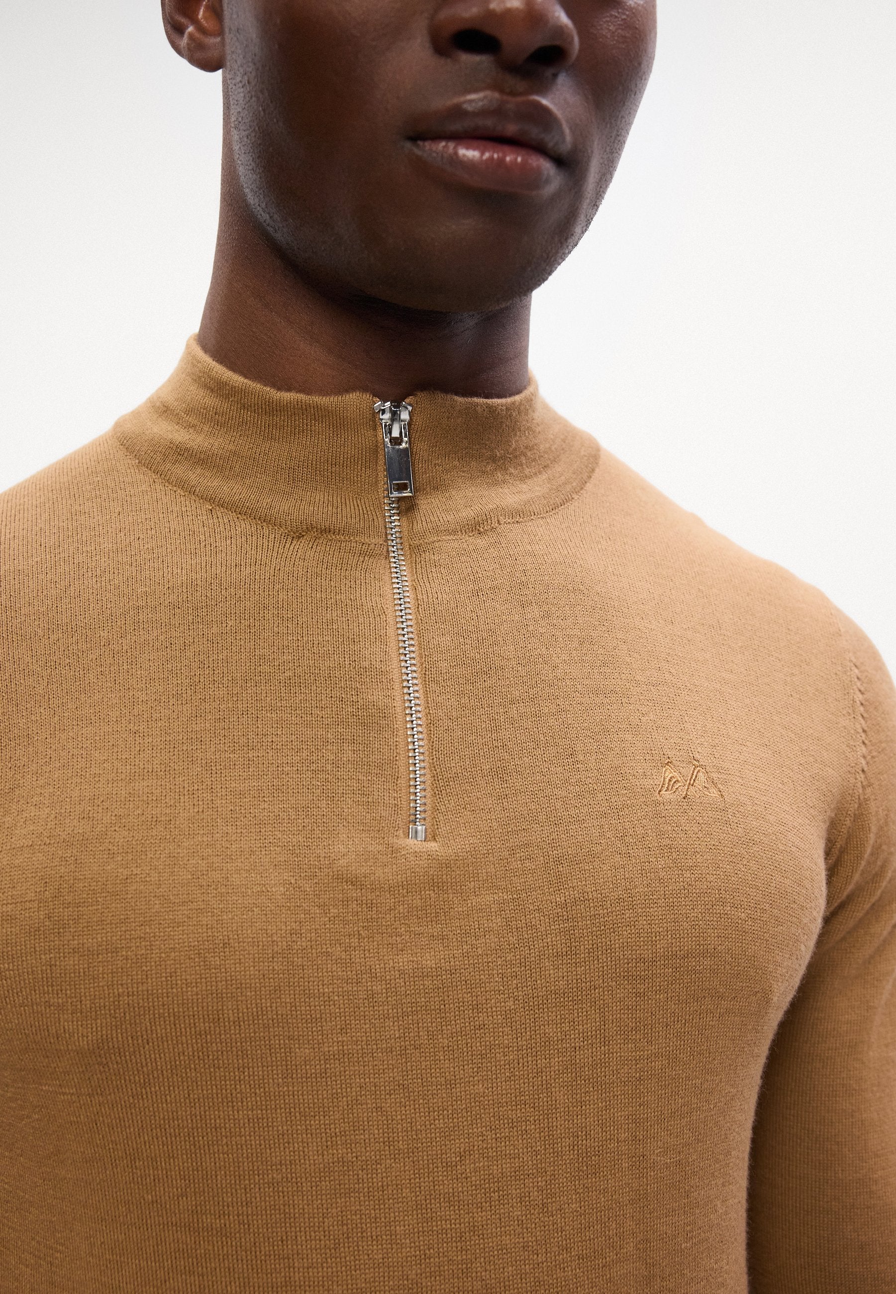 HALF ZIP MOCK NECK Media 8