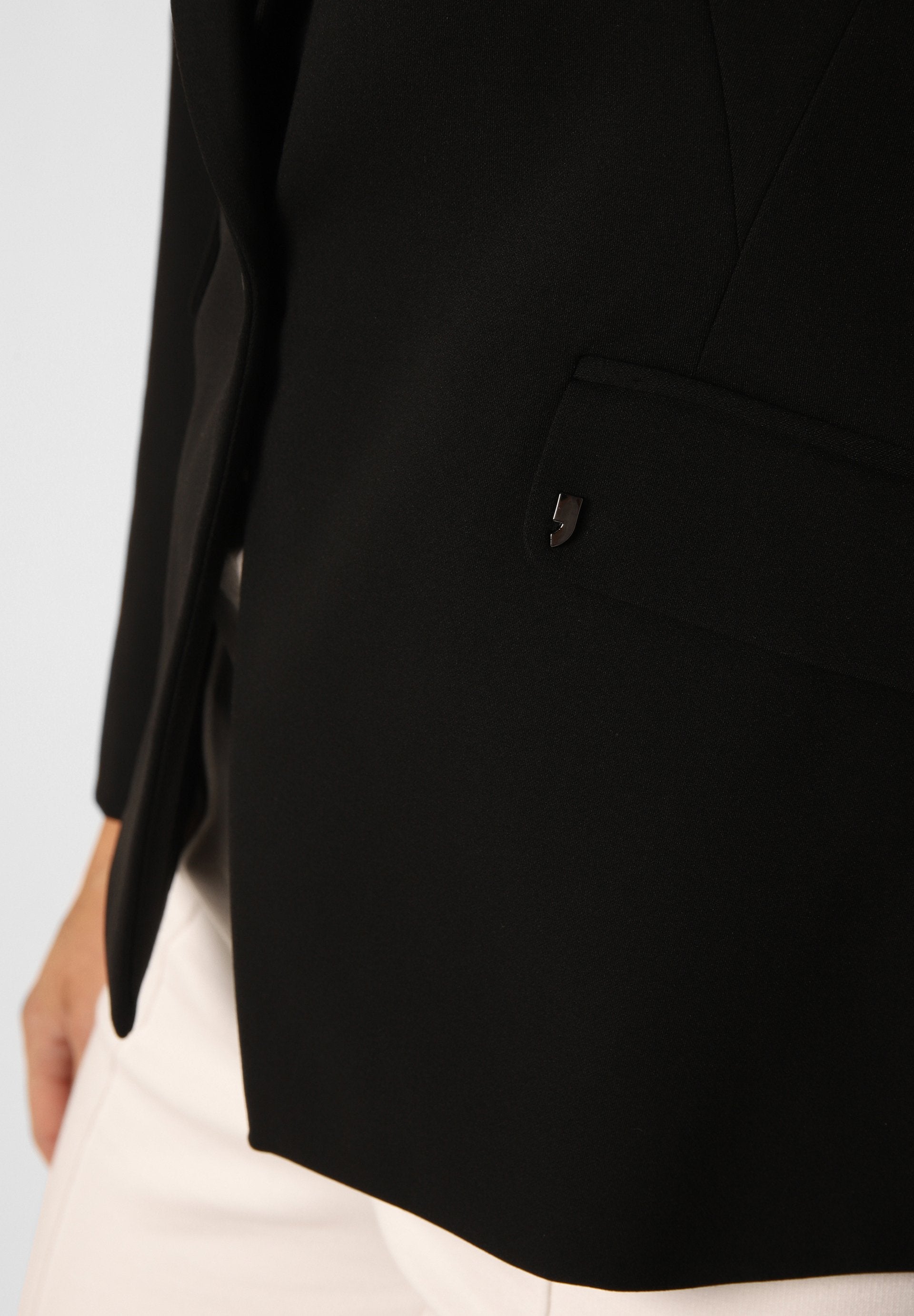 comma Blazer Media 3