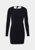 Schwarzes langärmeliges Kleid mit gerafftem Ausschnitt und Schlüsselloch-Detail am Rücken. Hergestellt aus glattem, elastischen Stoff, figurbetonender Silhouette.