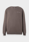 Brauner Rundhals-Sweatshirt mit langen Ärmeln, das das "Tommy Jeans"-Logo auf der linken Brust sowie gerippte Bündchen und Saum aufweist.