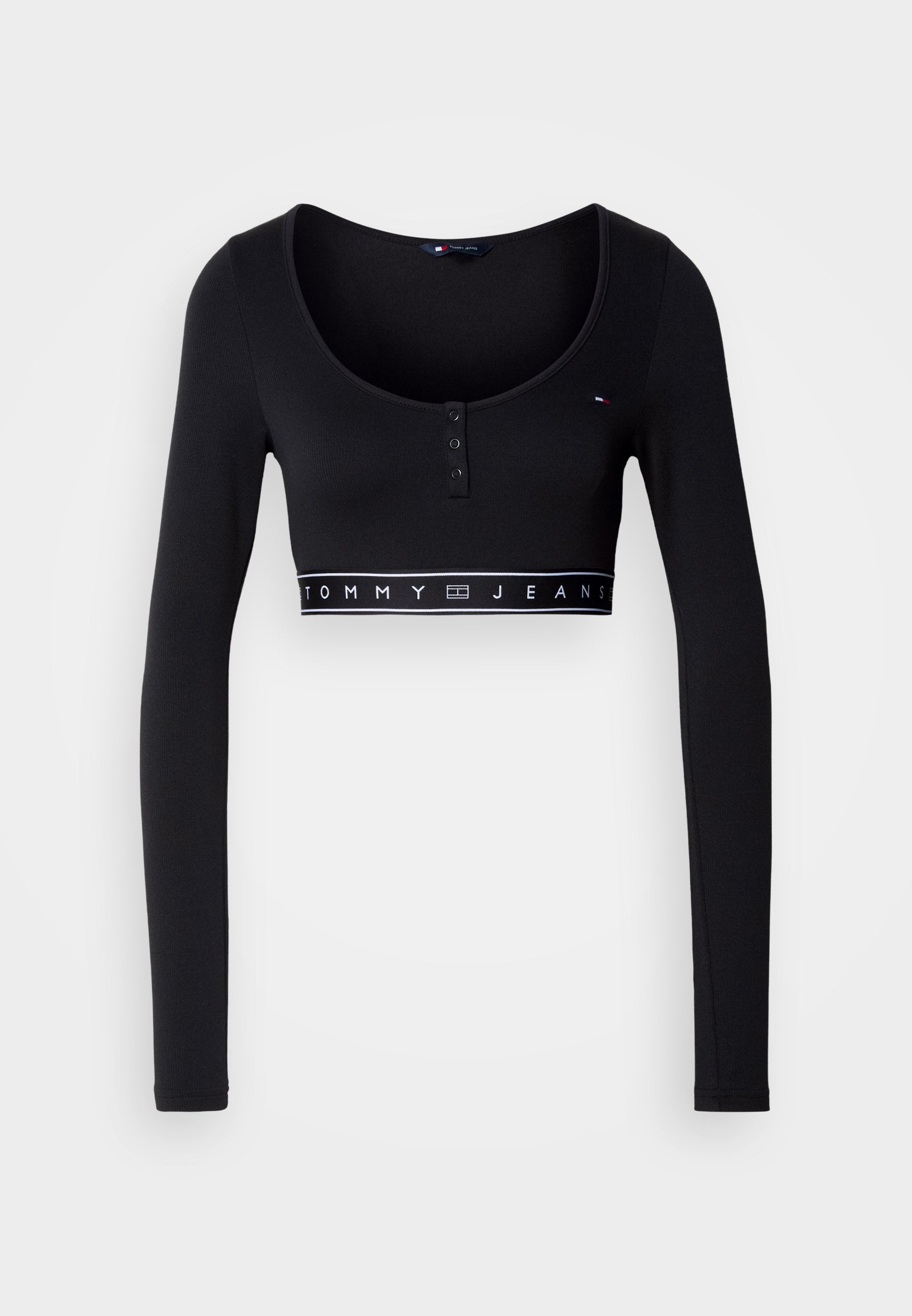Schwarzes Croptop mit langen Ärmeln aus elastischem Stoff, mit rundem Ausschnitt, vorderer Knopfleiste und einem weißen Logoband am Saum.