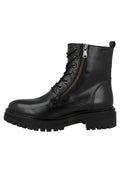 Schwarze Lederknöchel-Camp-Boots mit klobiger Sohle, Schnürung vorne und seitlichem Reißverschluss auf weißem Hintergrund.