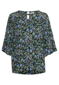 Schwarze Bluse mit floralem Muster, die blaue und grüne Blumen zeigt, einem V-Ausschnitt mit einem Schlüsselloch-Detail und lockeren, kurzen Ärmeln für eine entspannte Passform.