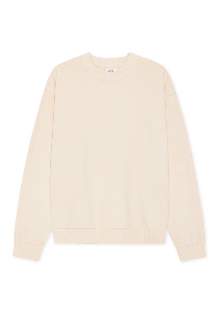 Beige Sweatshirt mit langen Ärmeln und Rundhalsausschnitt, mit gerippten Bündchen und Saum, flach auf weißem Hintergrund liegend dargestellt.