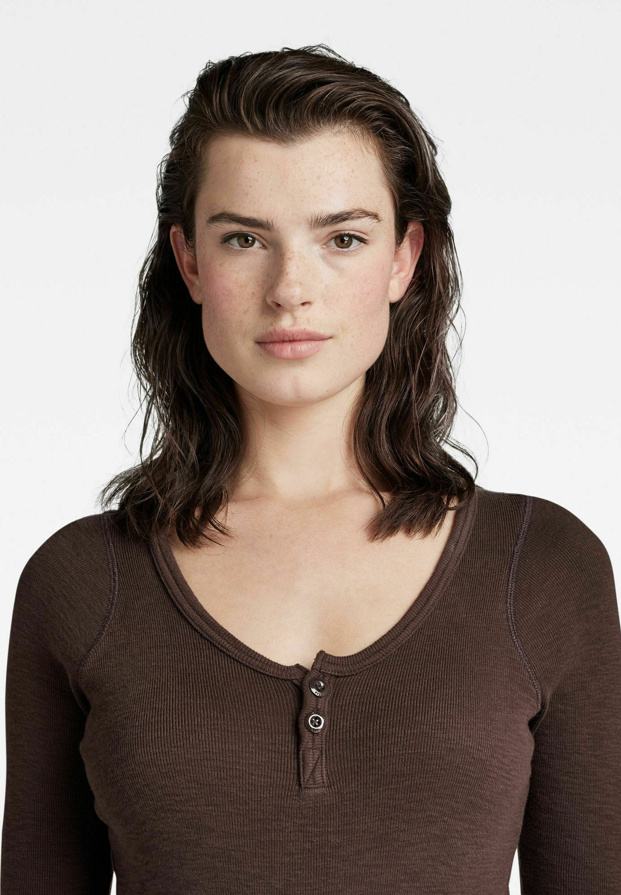 HENLEY ULTRA SLIM Media 5