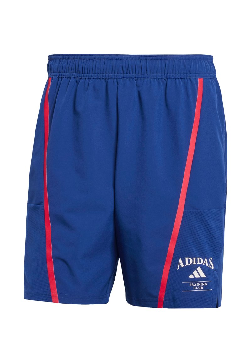 Blaue Sportshorts aus leichtem Material, mit roten Seitenstreifen, Netzakzenten und dem Adidas-Logo mit dem Text "Training Club".
