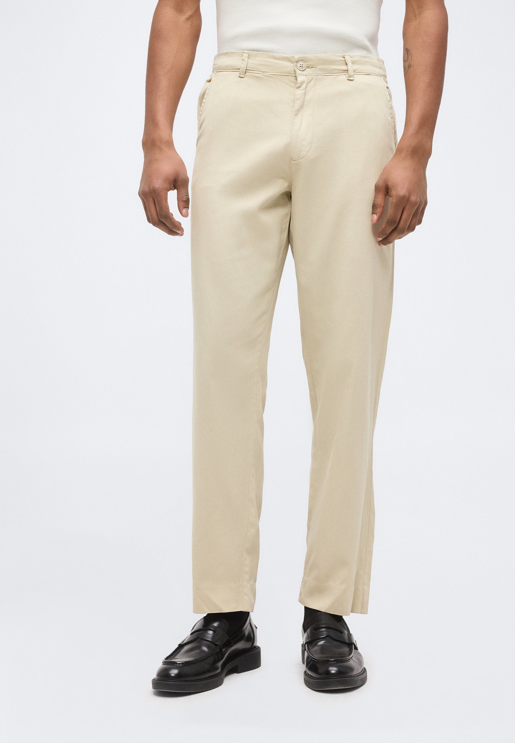 TAILORED PANTS Media 4