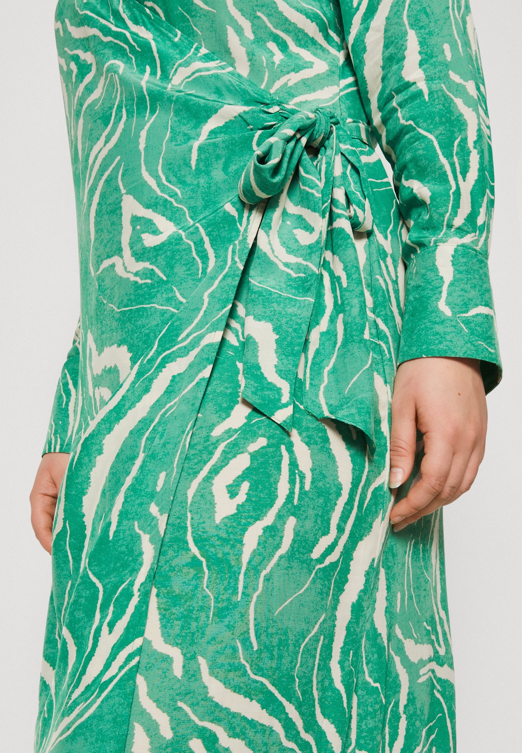 Selected SIRINE MIDI WRAP DRESS CURVE