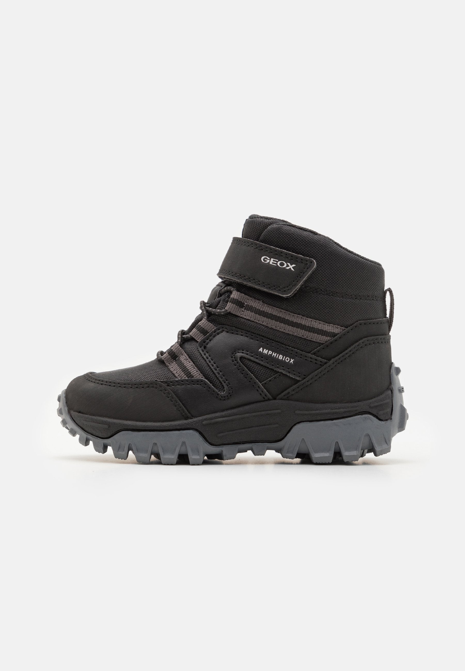 Schwarze wasserdichte Knöchelstiefel mit Gummisohle, Klettverschluss, elastischen Schnürsenkeln und strukturierten Stoffakzenten für Stabilität und Grip.