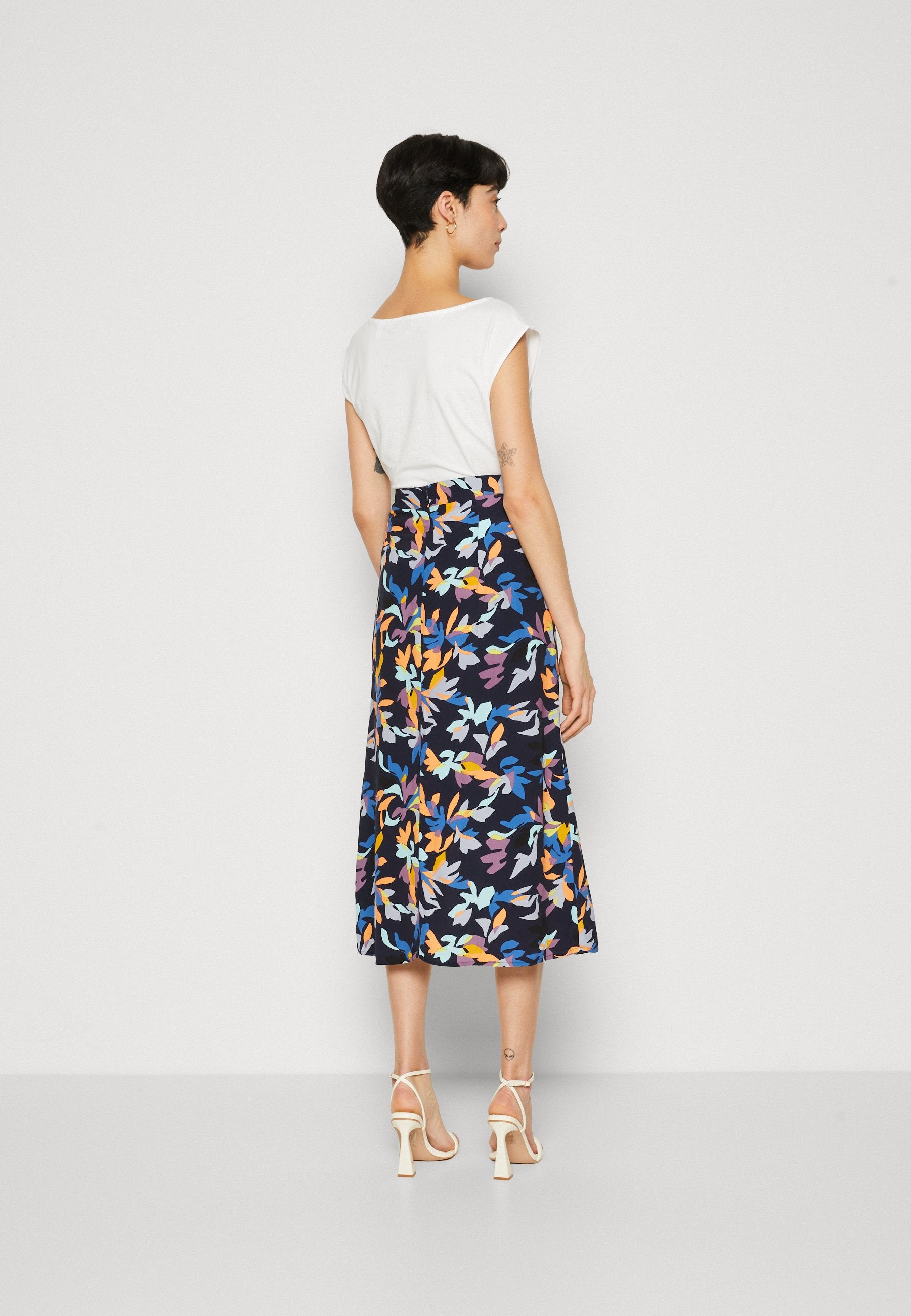SKIRT Media 6