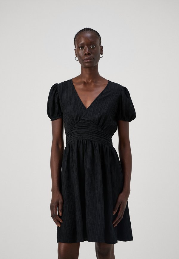 Vero Moda Tall VMANDREA V NECK SHORT DRESS