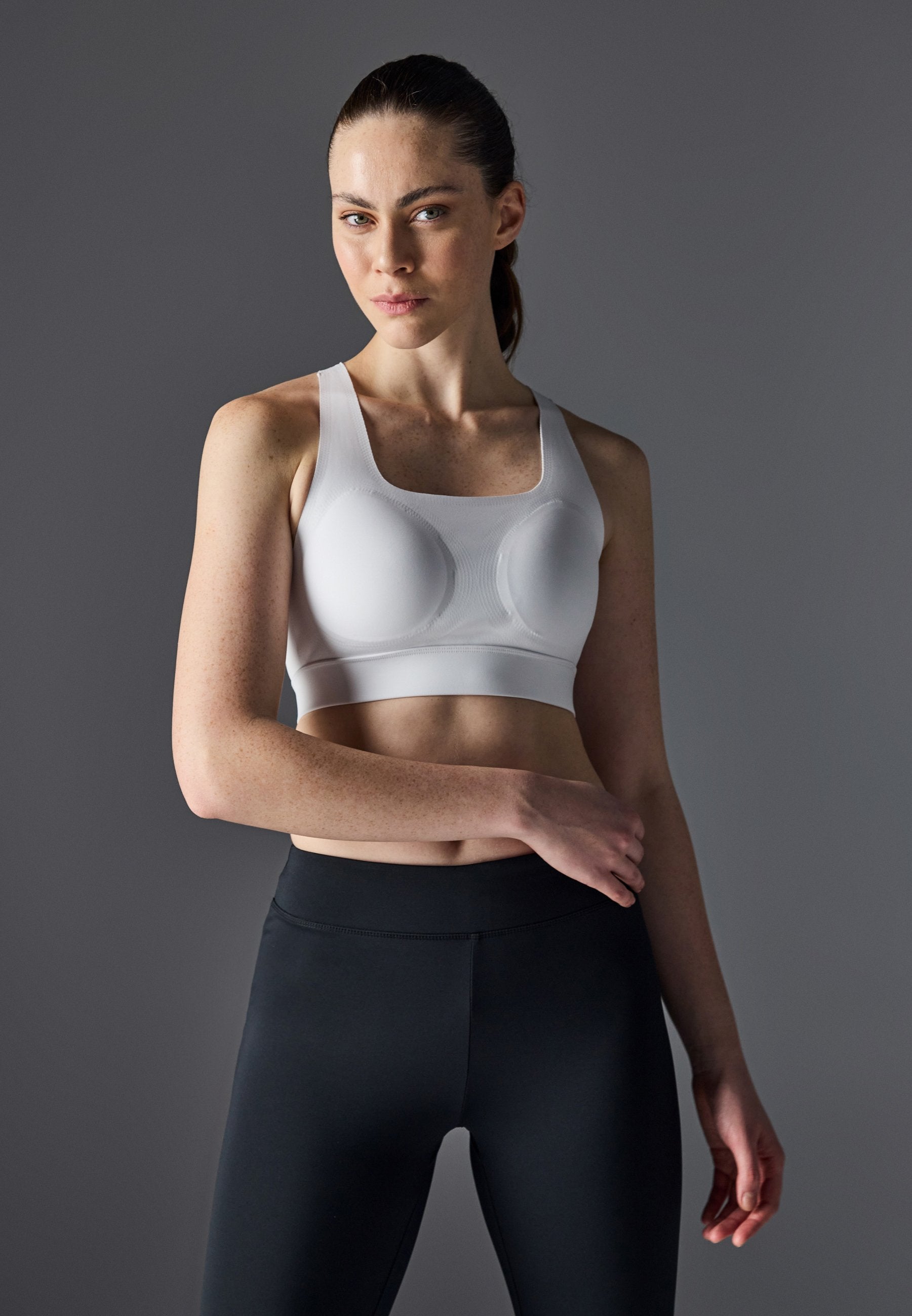 Even&Odd active MEDIUM SUPPORT SQUARE NECK SPORTS BRA WITH PADDING