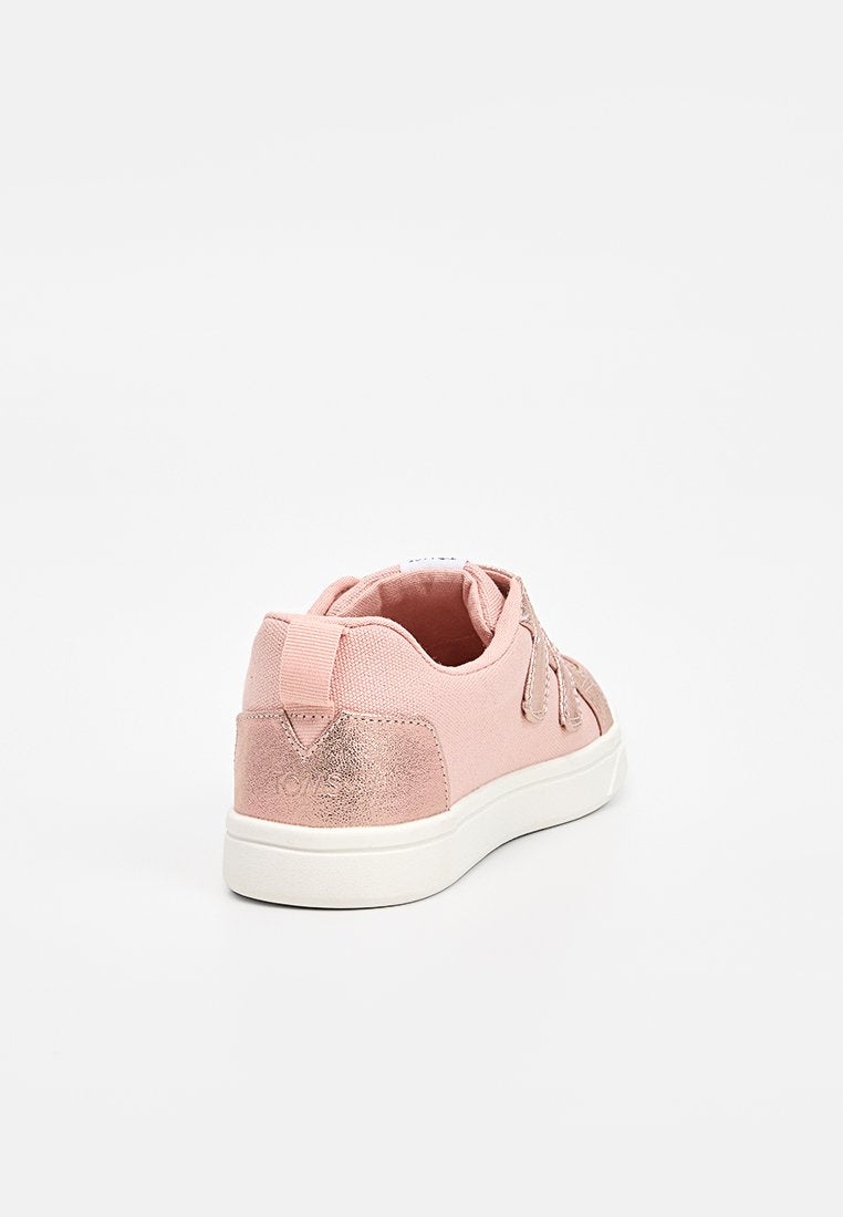 TOMS CRUZ