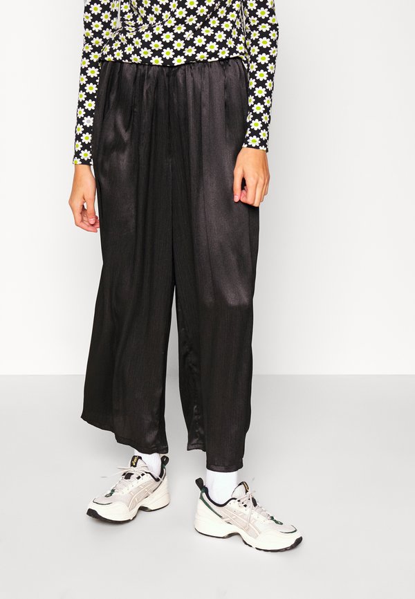 Glamorous MODEST WIDE