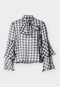 Schwarz-weiß karierte Bluse mit hohem Kragen, Schleifendetail und Glockenärmeln. Hergestellt aus leichtem, transparentem Stoff mit weicher Textur.