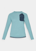 Langarmshirt aus hellblauem strukturiertem Stoff. Besitzt eine marineblaue Tasche mit Branding. Rundhalsausschnitt und abgerundeter Saum.