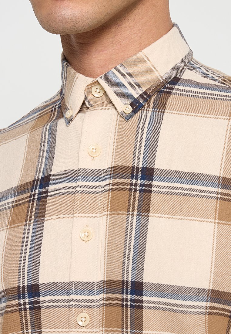 RELAXED FIT  Media 2