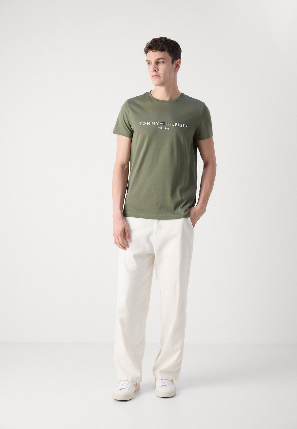 LOGO TEE Media 6