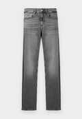 Graue Denim-Jeans mit geradem Schnitt, klassischem Fünf-Taschen-Design, frontaler Knopfverschluss und dezentem Verblassen.