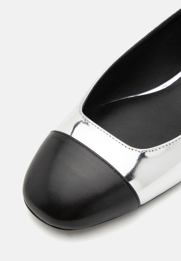 Stuart Weitzman EDEN STRAP FLAT