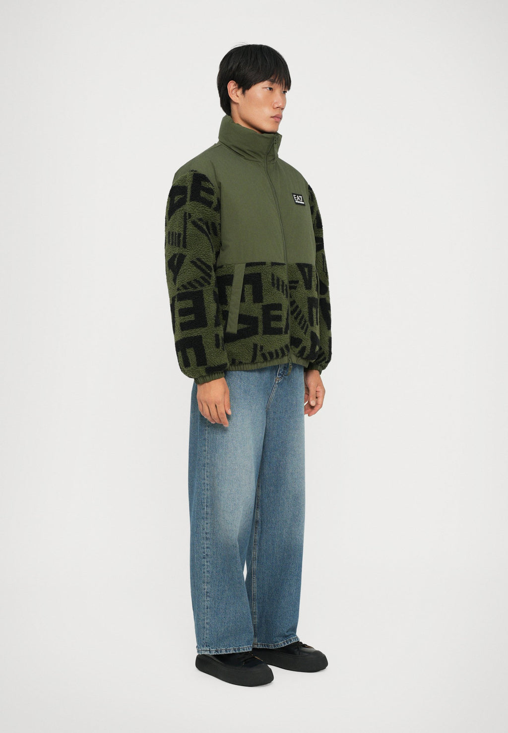 MOUNTAIN JACKET LOGO Media 5