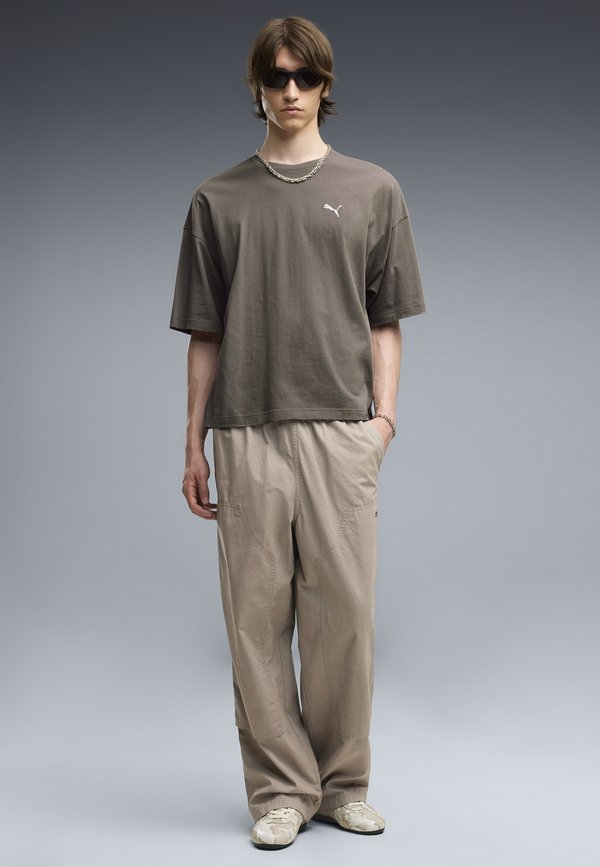 Puma ESSENTIALS CARPENTER GEWEBTE HOSE - Trousers - mouse gray