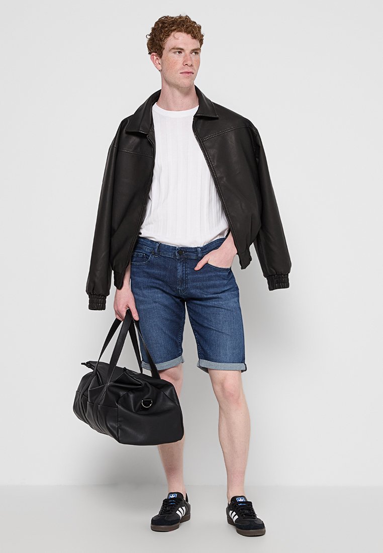 KARL LAGERFELD Jeans Shorts Media 2