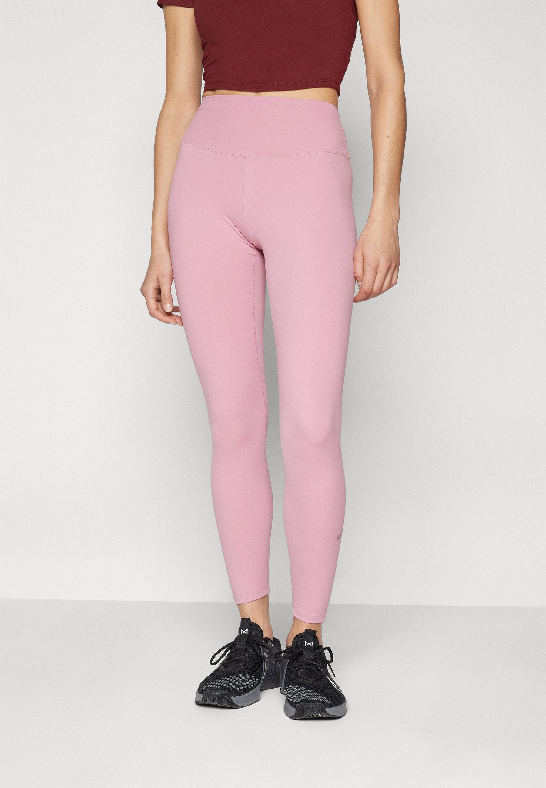 Nike Performance ONE