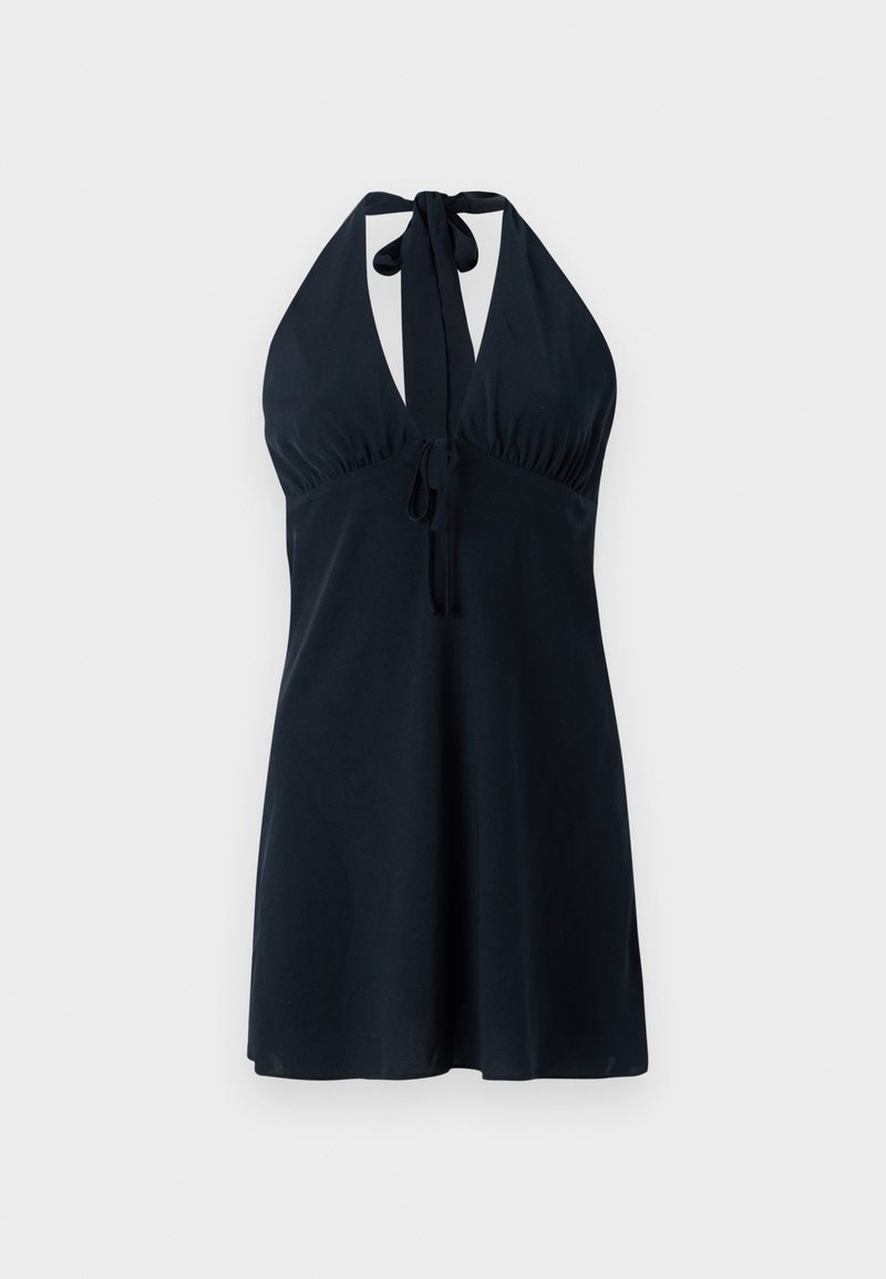 Dunkelblaues Halfterkleid mit tiefem Ausschnitt, geraffter Taille und Bindebändern am Hals und an der Taille. Glatter Stoff mit fließender Silhouette.