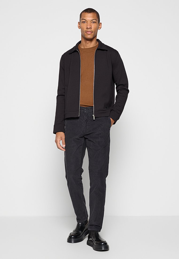 KARL LAGERFELD Chino Media 2