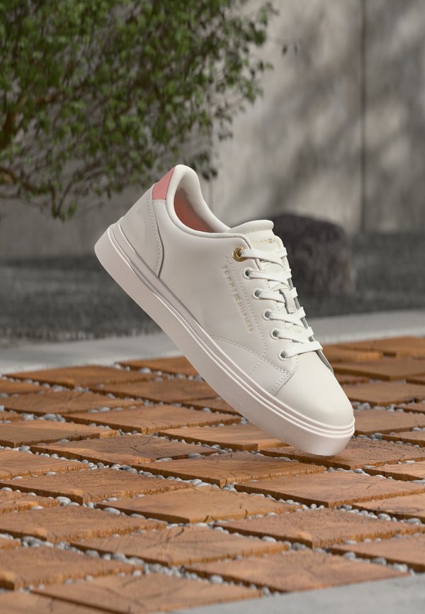 Tommy Hilfiger FEMININE CUPSOLE - Trainers - white/porcelain pink