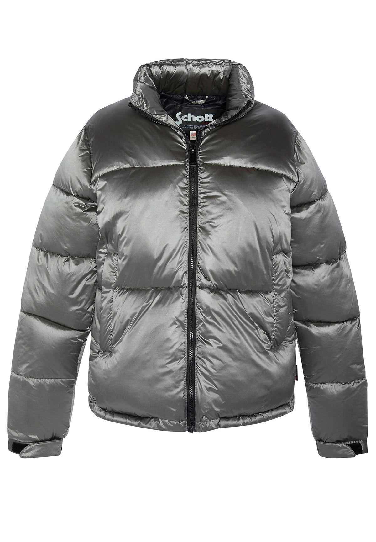 Graue Puffjacke mit hohem Kragen, glänzendem Nylonstoff, vorderem Reißverschluss und seitlichen Taschen. Mit gesteppten Abschnitten für Isolierung.