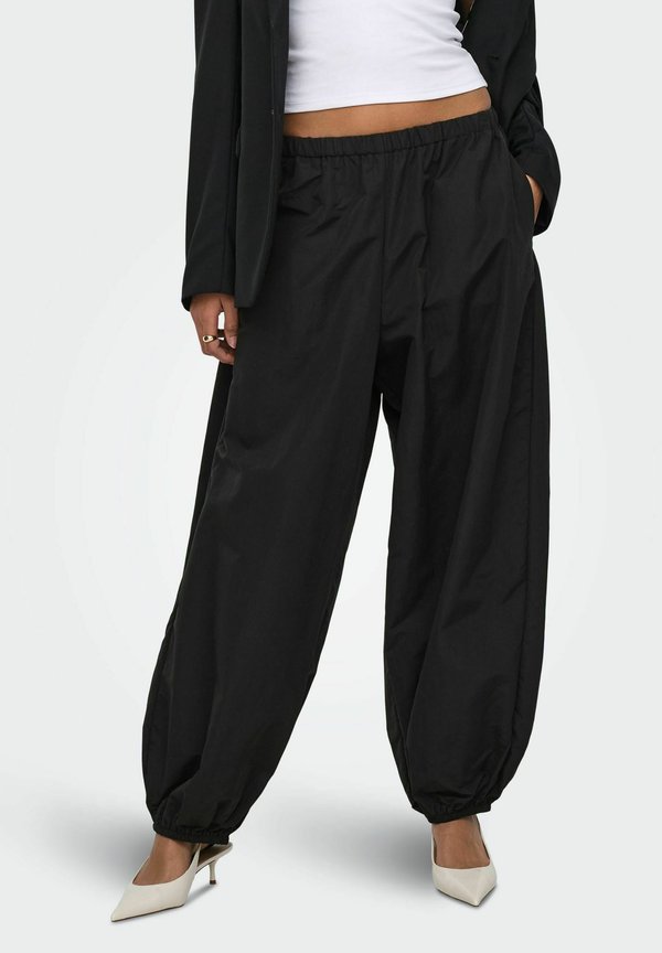 ONLY Parachute pants ONLAZRA Barrel Fit - Trousers - black