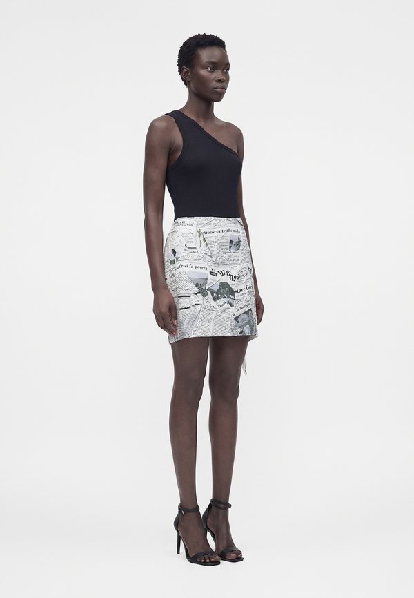 MOSCHINO GONNA