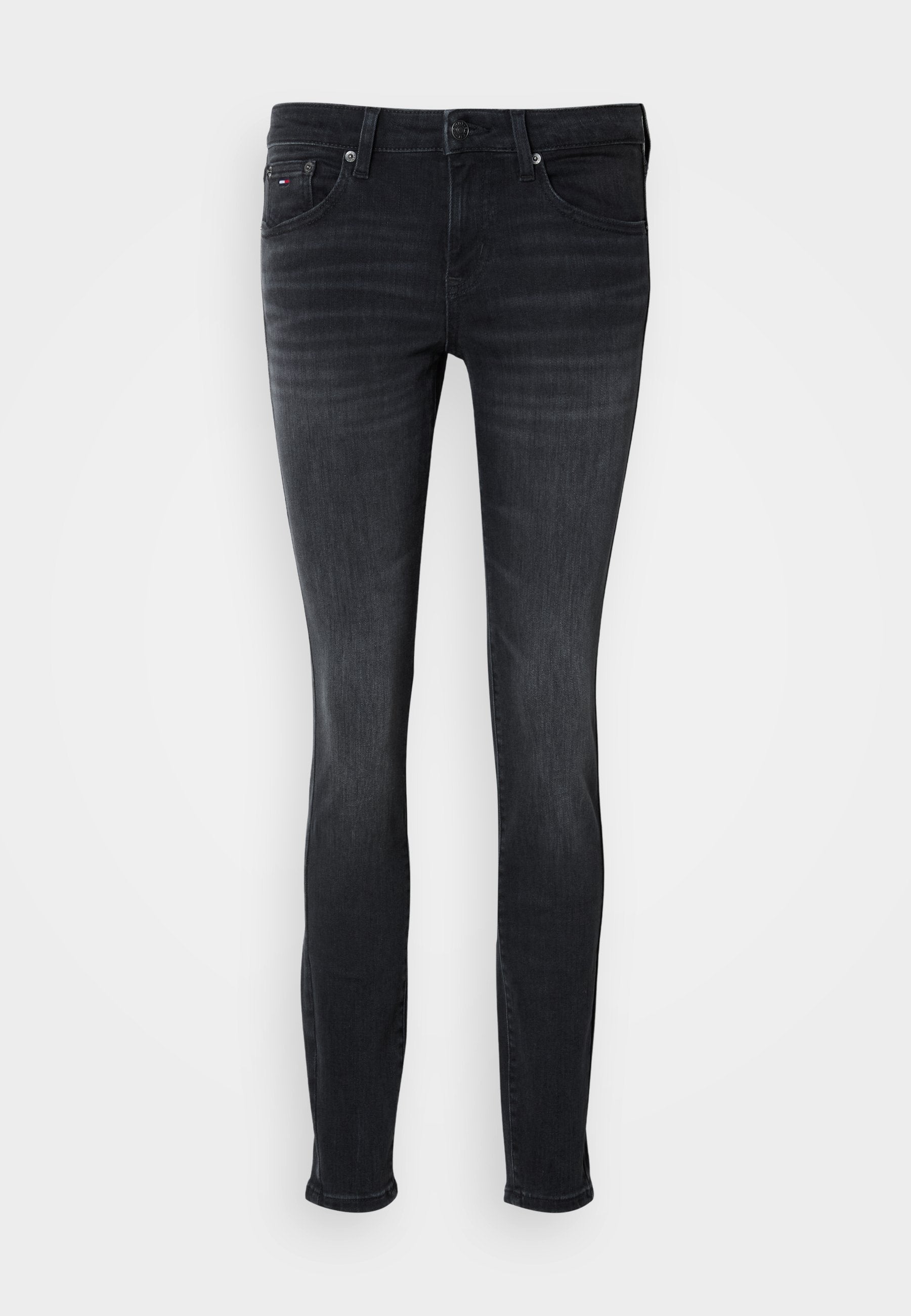Slim-Fit-Jeans aus dunkel gewaschenem Denim, mit klassischem Fünf-Taschen-Design, Knopfverschluss und charakteristischem Logodetail an der Gesäßtasche.