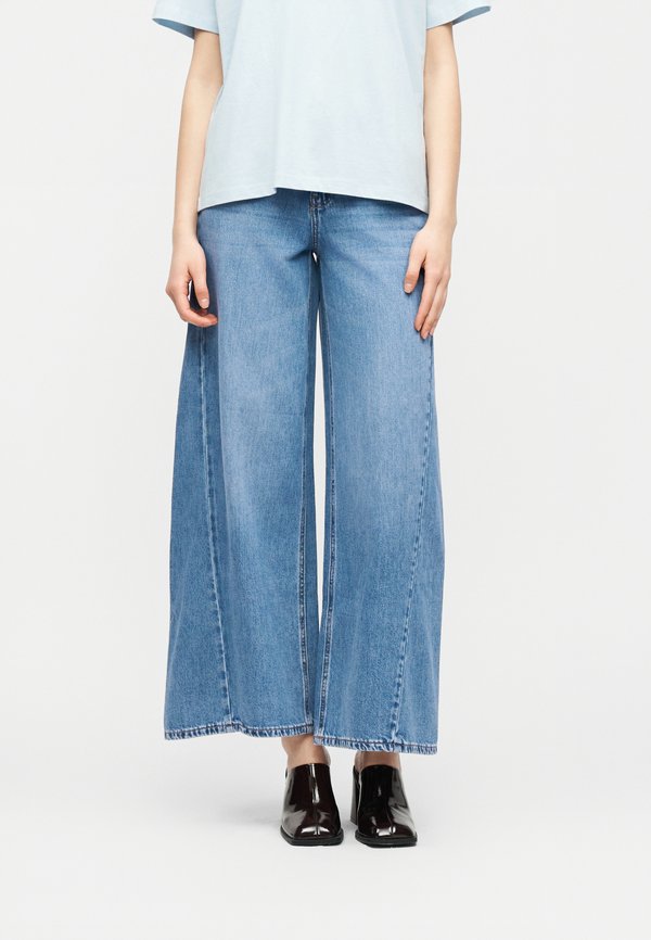 Vero Moda VMANNET - Wide Leg - medium blue denim